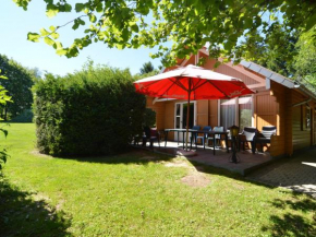 A wooden chalet located in a quiet and green
